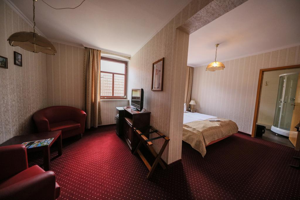 Hotel Zur Traube Freyburg Esterno foto